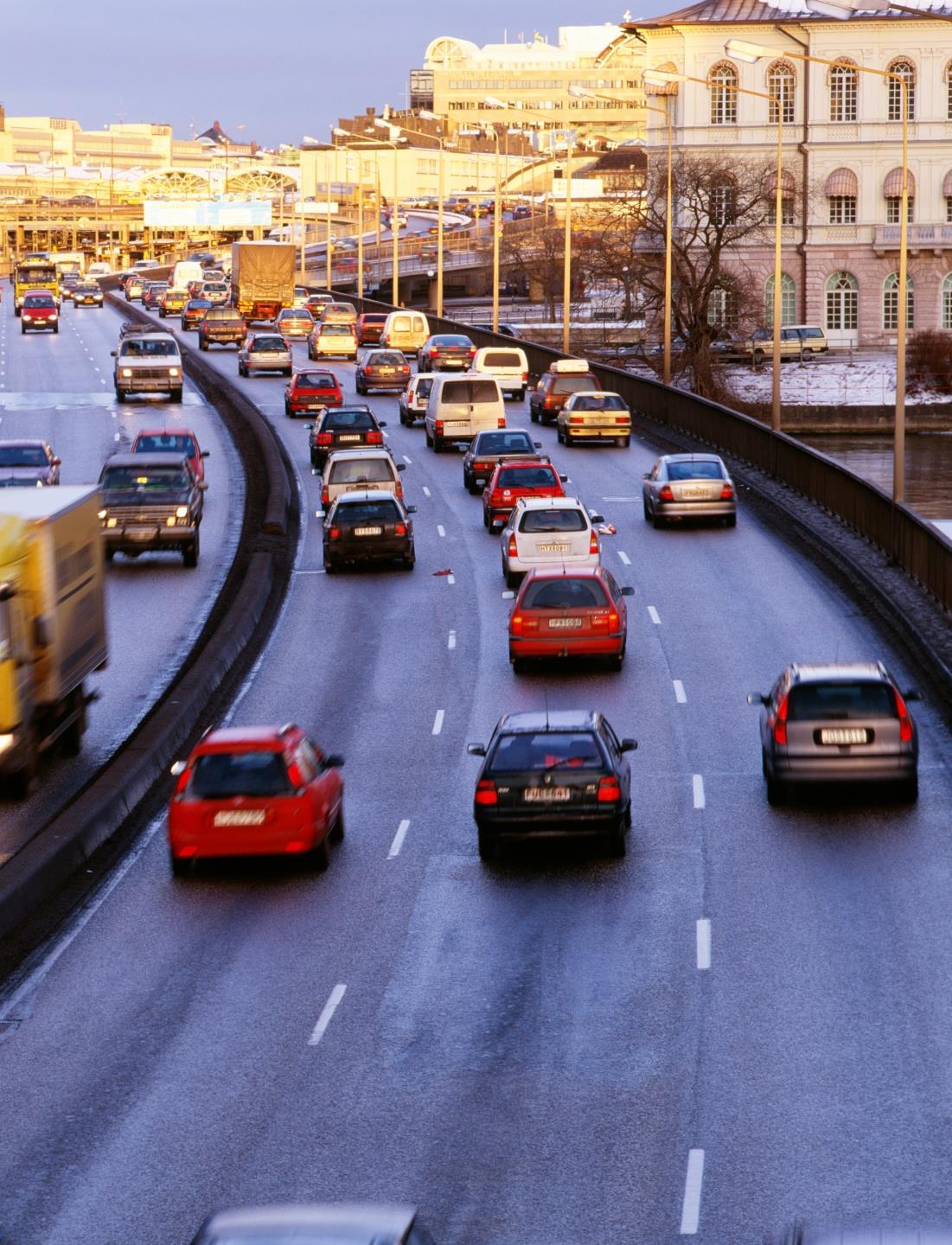 Höjd energiskatt på drivmedel Höjd energiskatt på drivmedel från 1 januari 2016 Skatten innebär en