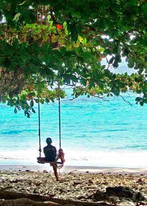 Railey Beach Railey är en halvö som ligger söder om Ao Nang, den sitter ihop med fastlandet men kan bara nås med båt på grund av de höga klipporna som skärmar av alla vägar.