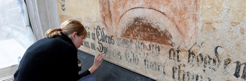 4. Muralmåleri 1700 1800 tal i kyrklig och profan miljö. Arkitekturbundet måleri på puts i olika målningstekniker. I urval.