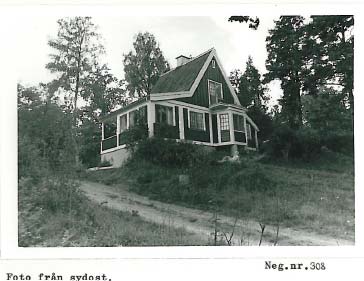 Salems Kommun 11(19) Hus nr 94 Poppeholm, Karlskronaviksvägen 160, U 1:125 Hus nr 194 Stigberga (även kallad pepparkakshuset), Karlskronaviksvägen 74, U 1:771 En byggnad, som är inventerad men inte