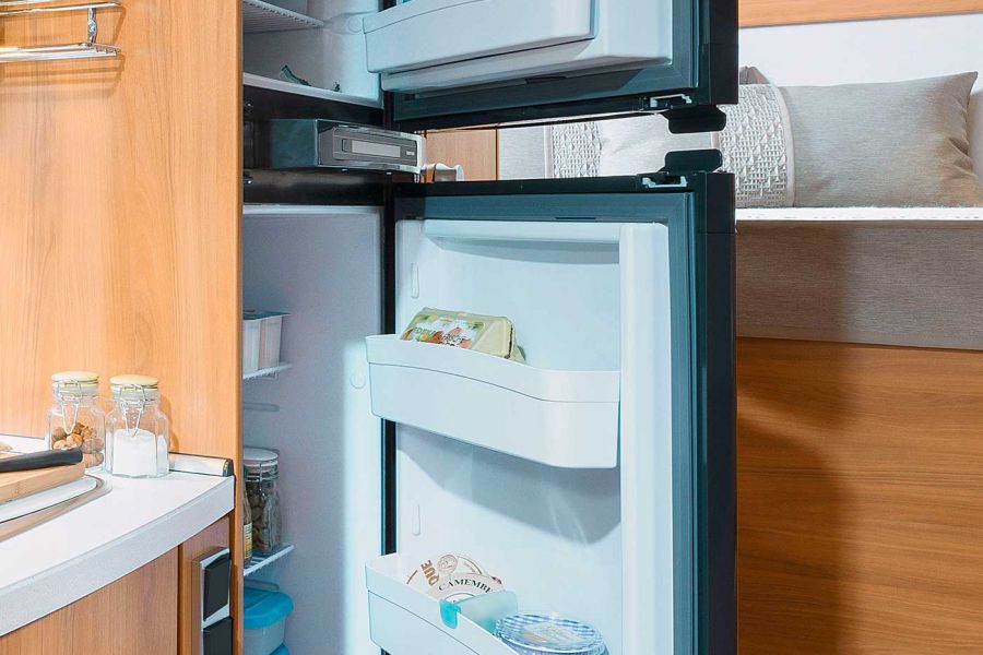 Extra djupa lådor Stor arbetsyta Köksutrustning med djupa lådor och spis med 3 lågor som standard. Enkelt att rengöra tack vare borttagbara galler och knappar.