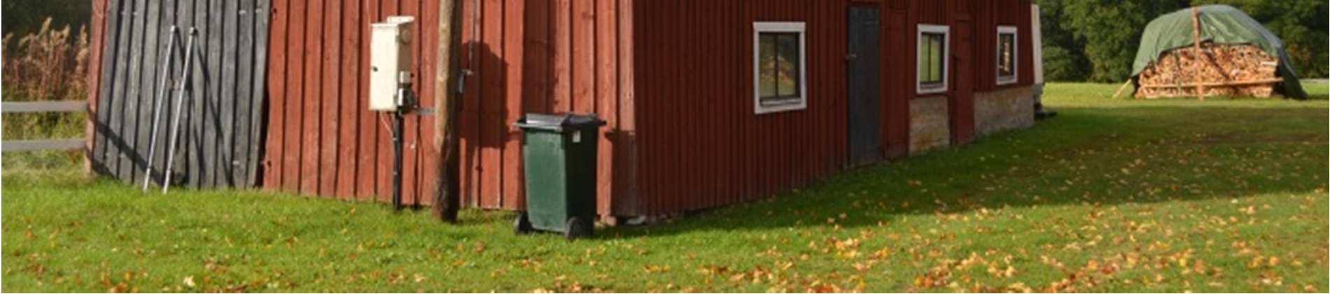 Byggnader Bostadshus Trevlig enplansvilla om 5 rum och kök. Källare under hela huset. O.v. om 2 sovrum och kök, ljust vardagsrum med braskamin, altan under tak i söder läge, bad och wc.