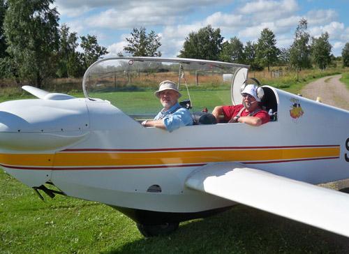 Flygtid och flygningar Den rapporterade totala flygtiden under 211 var 24 18 timmar och 38 45 flygningar. Motsvarande siffror för 21 var 23 47 timmar och 37 5 flygningar.