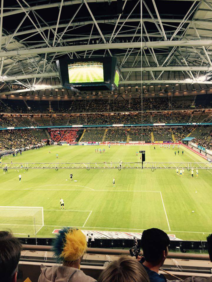 också häftigt att få uppleva att man genom exempelvis hejaramsor och tifot innan matchen kan få alla (även motståndarlaget?!) att känna gemenskap.