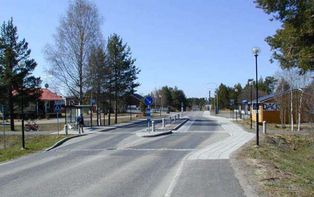 15 (18) Figur 10: Exempel på enkelstopphållplats från väg 692 i Råneå norrbottens kommun, fotot är hämtat från exempelbanken.