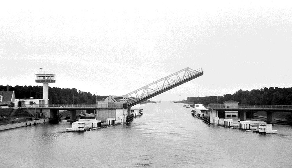 Ex: Falsterbo-kanalen Gamla bron byggdes 1940 och revs 1991, 51 år gammal.