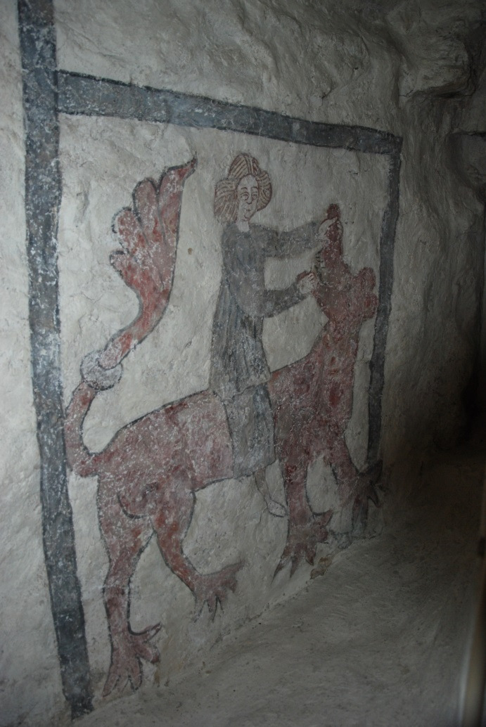 Tjällmo, besiktning av kalkmåleri 2015-04-16 Målningar på långhusets västvägg under läktaren, till höger (norr) om dörren till tornet: Tutivillus, den skrivande djävulen.