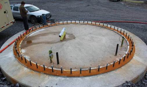 Prokon Wind Energy Finland Oy Storbötet vindkraftpark 12 4.5 Vindkraftverkens fundament placeras som närmast ungefär en halv kilometer från närmaste fast bebyggelse.
