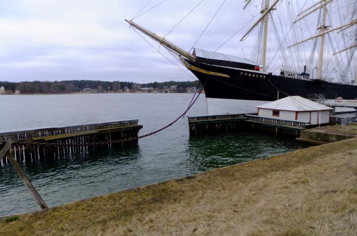 BYGGNADSBESKRIVNING Badhusbron och gamla hamnbassängen Anläggningarna uppvisar samma typ av konstruktion som de ursprungligen haft.