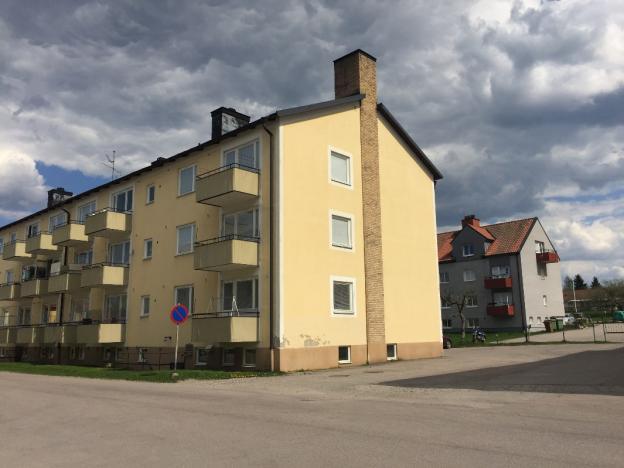 13 (17) På fastigheten Hembygden 3 har runstensfragment påträffats. Enligt brev från landsantikvarien till RAÄ, 1972-02-10, förvaras stenen nu på hembygdsgården (www.raa.se).