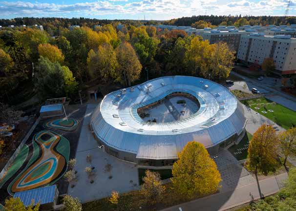 50 4.10 Permanenta och tillfälliga skol- och förskolelokaler utförs med hög arkitektonisk kvalitet såväl interiört som exteriört och en utformas med barnens behov i centrum. Förskolan Ugglan i Alby.