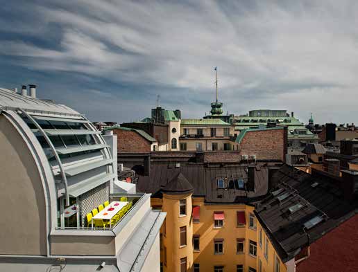 54 4.14 Omvandling av fastigheter till bostäder med en utformning som aktivt bidrar till fysisk närvaro i stadsrummet uppmuntras. 4.15 Vid ombyggnad av befintliga kontorsfastigheter till bostäder tillåts entréer, balkonger och takterrasser ta plats i gaturummet för ökad transparens och närvaro i gaturummet.
