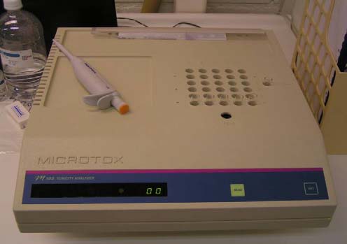 13 4.5 Ecotoxtest enligt ISO 113 48-3 Resultaten från Ecotoxtest anges ofta som EC 50, den koncentration (Effect Concentration) av lakvattnet vid vilken 50% av försöksorganismen uppvisar den sökta