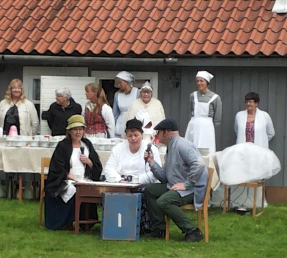 En inblick i hur man bildar en förening fick man också ta del av i form av ett litet bygdespel. Maria, Carina, Ulf, Katarina och Ingemar glänste, som vanligt, med sina skådespelartalanger.