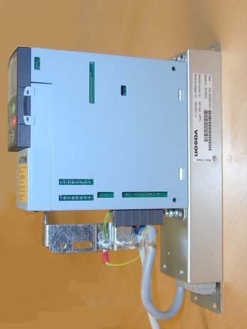MANÖVERPANEL vacon 35 Installation av yttre RFI-filter EMC-skyddsklassen hos Vacon NXL frekvensomriktare MF2 och MF3 kan ändras från N till H med ett yttre RFI-filter.
