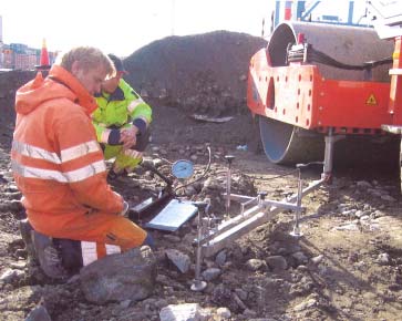 FWD Fallviktsmätningar av Dynatest/RST utfördes den 8 juli 2005. Mätningarna skedde i tre mätlinjer (Etapp 1 och 2) respektive i en linje (Etapp 3a) och med ett avstånd på ungefär 10 meter.
