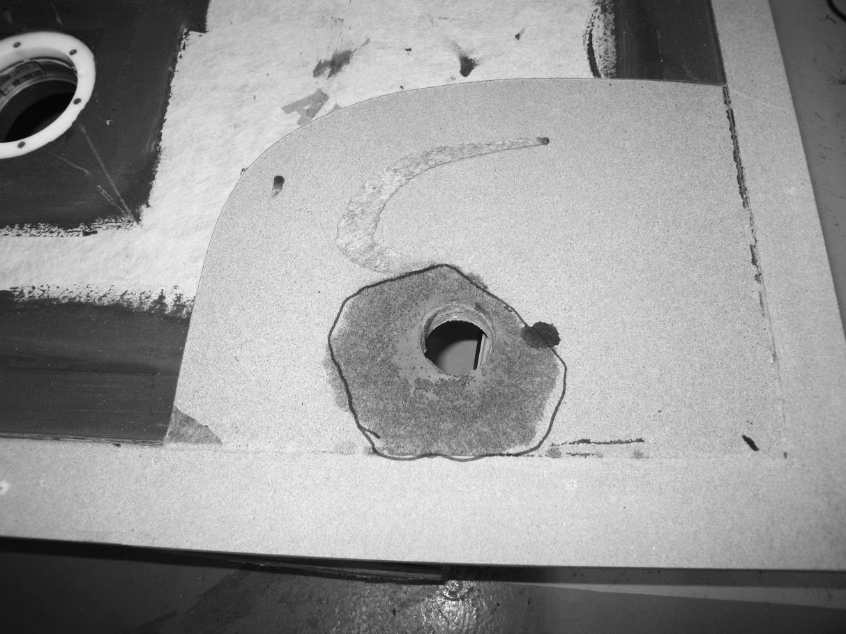 19 Bild 1. Punkt 10: Längre blöt fläck på golv och vägg, längd ca 30-40 cm.
