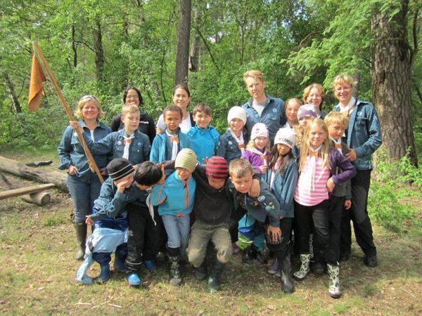 Spårarscoutavdelningen Stormfåglarna Stormfåglarna bestod under hösten 2012 av 24 spårarscouter och 6 ledare. Under terminen hade vi 13 onsdagsmöten och en stugövernattning på Oskarsborg.
