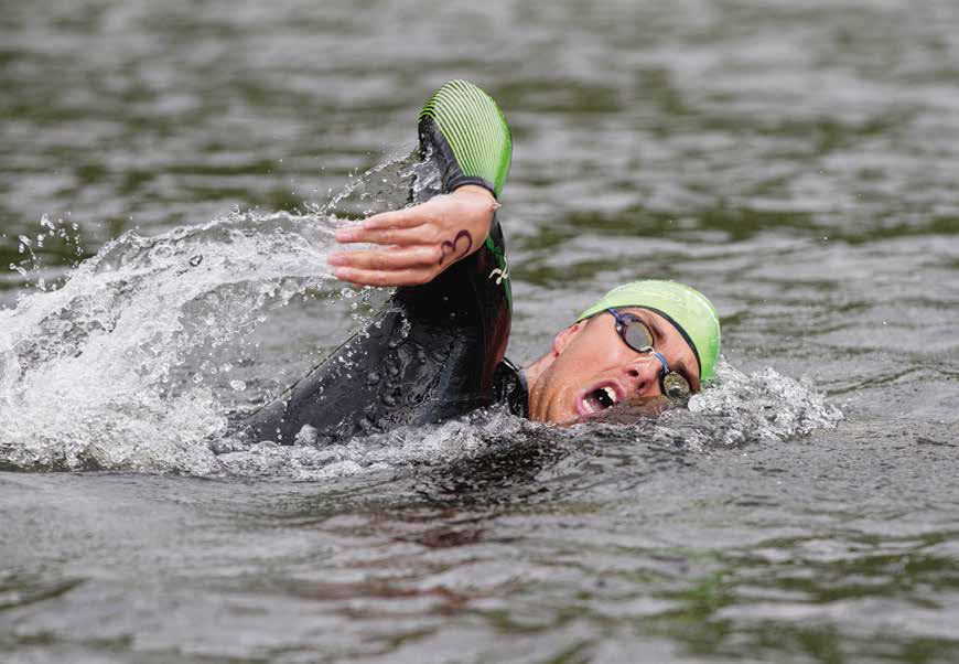 Öppet vatten-simning i Jönköping. EJM I TENERO, SCHWEIZ Gustav Swedenborg, Järfälla, deltog på junior-em i schweiziska Tenero och simmade in på en 19:e plats på 7,5 kilometer.