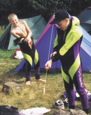 ningen som senare på förmiddagen tuffade hemåt. Efter frukost var det dags att plocka ihop sitt pick och pack. Sedan blev det valfri dykning längs med Gåstens djupa branter.