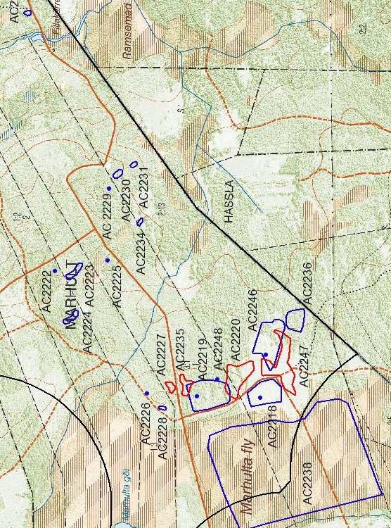 Figur 10. Resultat av arkeologisk utredning. Utredningsområdets sydvästra del. Fasta fornar (röd markering) och övriga a ar (blå markering). ).