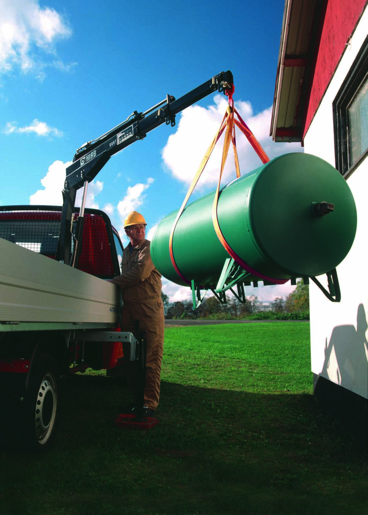 8 Hiab 008 T Kapacitet 0,9 tm Du behöver inte längre en assistent för att hantera tunga lyft, allt du behöver är en Hiab 008 T.