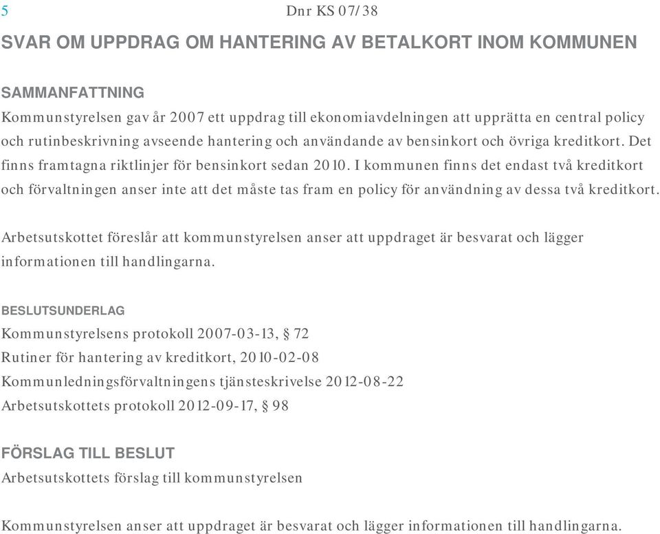 I kommunen finns det endast två kreditkort och förvaltningen anser inte att det måste tas fram en policy för användning av dessa två kreditkort.