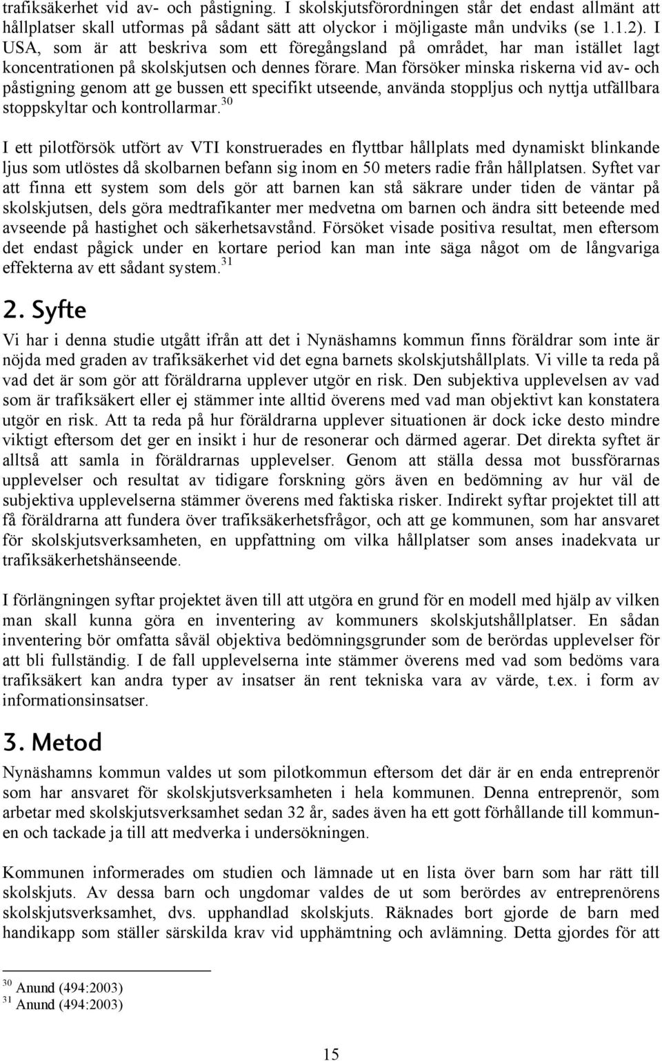 Man försöker minska riskerna vid av- och påstigning genom att ge bussen ett specifikt utseende, använda stoppljus och nyttja utfällbara stoppskyltar och kontrollarmar.
