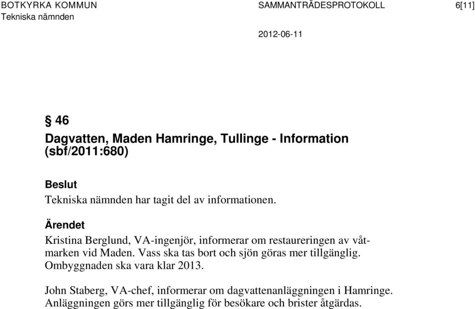 Kristina Berglund, VA-ingenjör, informerar om restaureringen av våtmarken vid Maden.