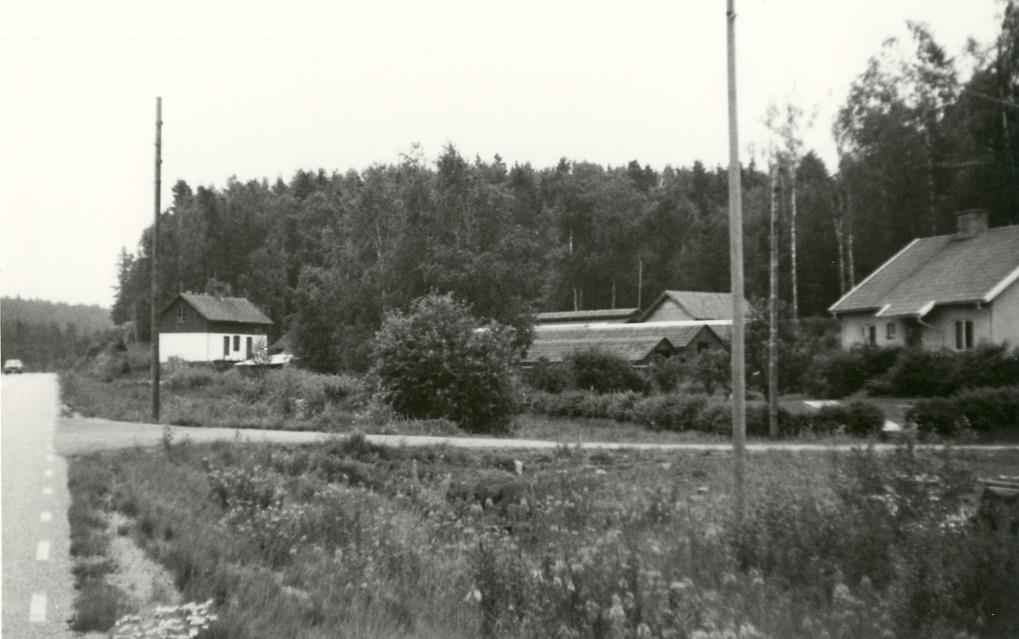 År 1964 beviljades bolaget kommunal borgen för ett amorteringslån på 75 000 kr. Martinsson tänkte utvidga rörelsen och börja bygga sportstugor. Om det blev några stugor byggda vet jag inte.