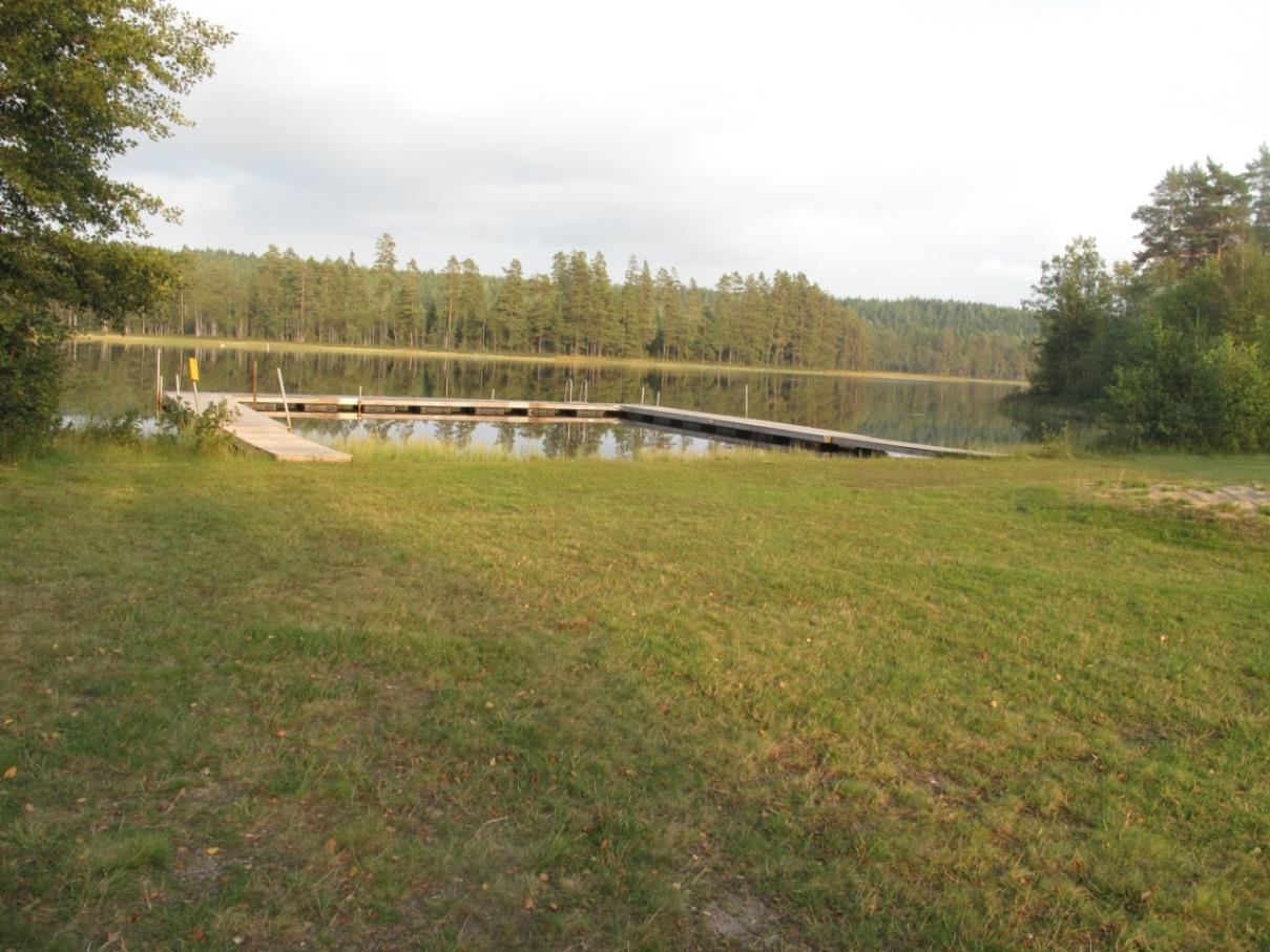 Den gamla flytbryggan Badplatsen med den U-formade bryggan år 2016.