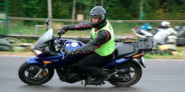BLICK Blicken är viktigare än du kanske tror! Du hamnar där du tittar och styr faktiskt motorcykeln till stor del med blicken.