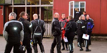 VAD GÄLLER? ANMÄLAN Anmälan görs på ofta på plats men det finns en del banor som har förbokning, se den banspecifika delen sid 22-51. Kom ihåg att alltid ha med dig körkort och eventuella medlemskort!