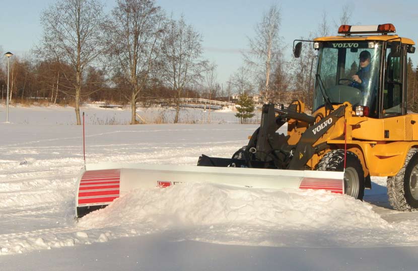 Välj mellan fyra primära vinglägen: Kompakt, WIDE PASS, BUCKET BLADE (skopa), eller
