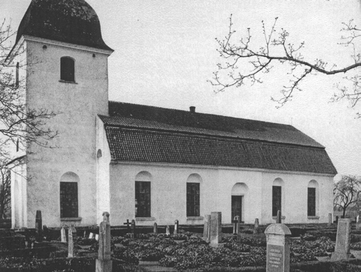 område i sydöst. Det är gamla gravstenar men även tämligen välbevarade gjutjärnskors. Bild 19: De flyttade gravvårdarna som idag står i kvarter J.