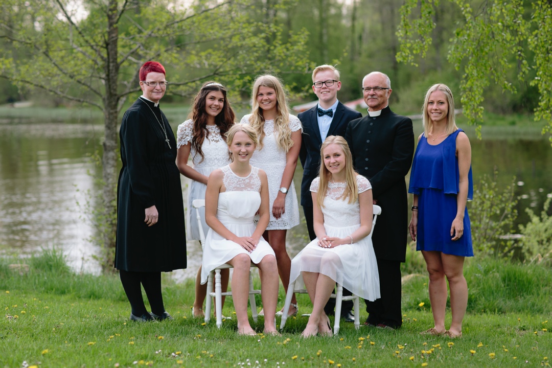 KONFIRMATION 2016-17 En INBJUDAN till Equmeniakyrkorna i Vesene, Ljung & Jällby Programblad 20 juni 20 september 2016 Årets konfirmander Från vänster: Karin Gunnarsson, Sara Holmen, Agnes Rydsmo,
