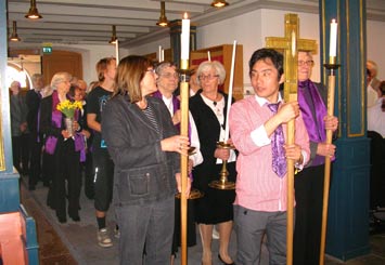 MÄSSA & GUDSTJÄNST Söndag 25 mars Lindesbergs kyrka: 10:00 Musikgudstjänst Medv: Ceciliakören & Guldsmedshyttans kyrkokör. Internationella gruppen: Kyrkkaffe med våfflor. Lotteri Ramsbergs förs.