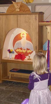 Invigning av lekskåp Fredagen den 10 februari invigdes lekskåpet Lindesbergs kyrka.