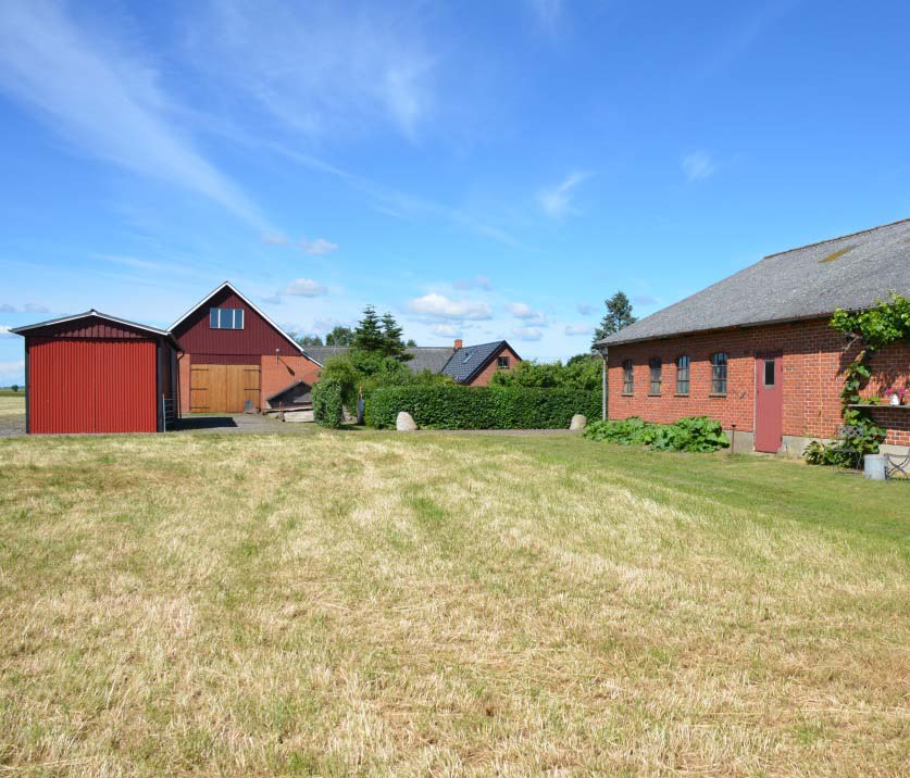 Verkstadsbyggnad Vatten, avlopp, uppvärmning, m.m. Fastigheten har enskilt vatten från grävd brunn, och enskilt avlopp till trekammarbrunn med infiltration.