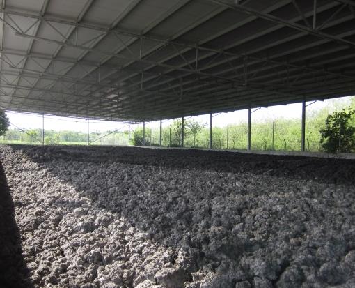 Referens Kävlinge slamlager Kävlinge kommun och Sydvatten Kävlinge avloppsreningsverk lagrar ca 4000 m 3 slam per år på ett lager som ligger i anslutning till reningsverket och som är täckt med tak.