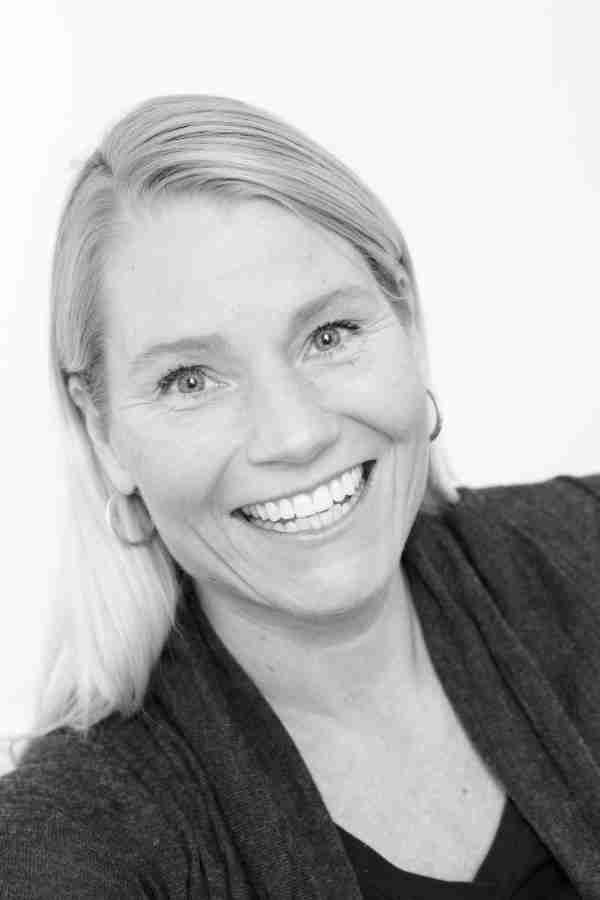 LUNCHFÖRELÄSNING AnsvarsFull en gripande föreläsning av Camilla Kuylenstierna Alla barn har rätt till en vit jul vitjul.se Hjärtligt välkommen på lunch och föreläsning.