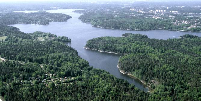 Drevviken Drevviken är den största sjön och den uppsamlande bassängen i Tyresåns sjösystem.vatten kommer från två stora grenar Liss maån i söder och Fors ån i norr med tillrinning från bl. a.