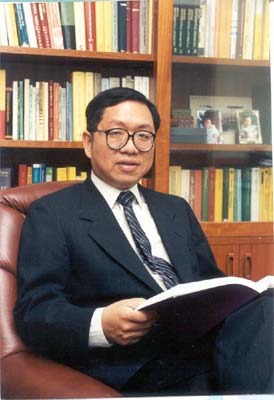 Shing-Tung Yau Född 1949 Från södra Kina 1971 doktorerade i California