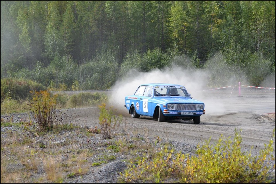 Följ med och se hur det är att åka Rally. Nu publicerar vi adresser till filmklipp här nedan där man får åka med i Curt Jonssons rallybil.