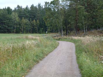 Bilaga 3 Den gamla vägen öster om Rönninge har använts sedan åtminstone 1700-talet Äng: ängen vid Skavlöten är öppen än idag och del av friluftsområdet.