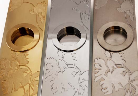 HANDTAG SKJUTDÖRR Skjutdörrsbeslag. Tillbehör till Långskyltarna LS 8 samt LS 10. SKJ 1 M SKJ 1 K SKJ 1 RF 50x2mm krom Rostfri SLIDING DOOR HANDLE Fittings to sliding doors.