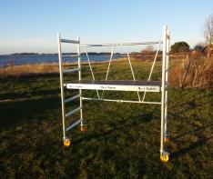 Rauk Maskin Nu har vi även aluminiumställning för inom och utomhusbruk. Se hemsida för mer info. Pris från 75kr/dygn Vi hyr ut inom Entreprenad Bygg Trädgård Verkstad www.raukmaskin.