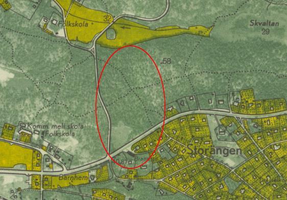 Figur 35 Det som i dag utvecklas till centrala Nacka var fortfarande på 1950-talet obebyggd skogsmark. Platsen för Nacka Forum är inringad i rött. Källa: Ekonomiska kartan 1951.
