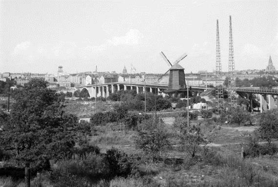 Från 1800-talet och framåt fanns i det låglänta området öster om Skanstull både småindustrier och sommarnöjen.