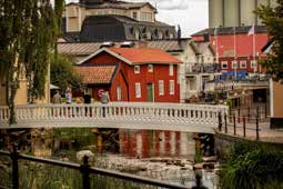 24 Norrtälje - Roslagens huvudstad Roslagen är ett kustområde i östra